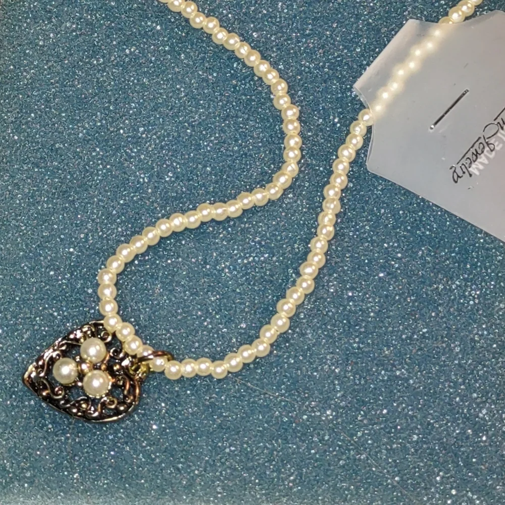 Girls' Dainty Pearl Necklace w/ Heart